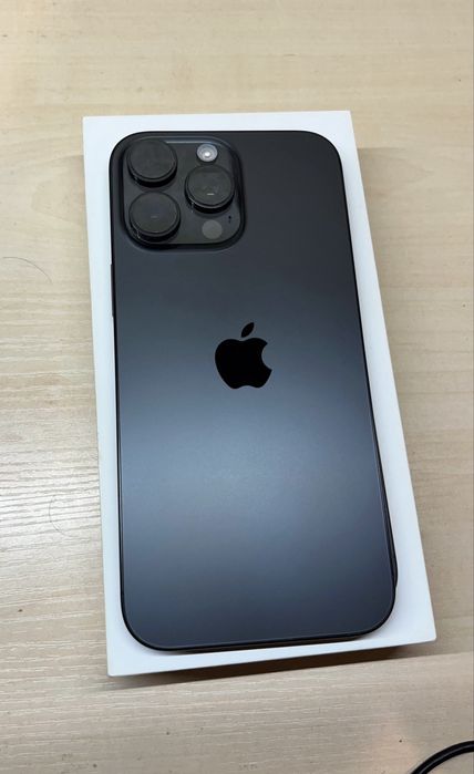 Продам Айфон 16 про макс (16 pro max)