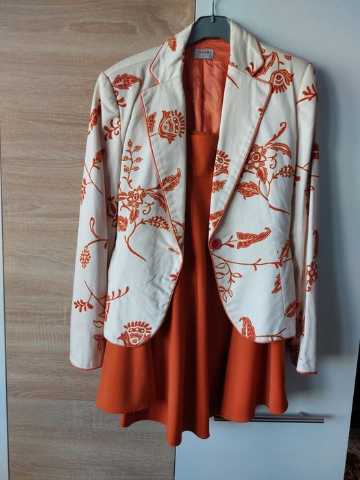 Compleu Tina R sacou si fusta