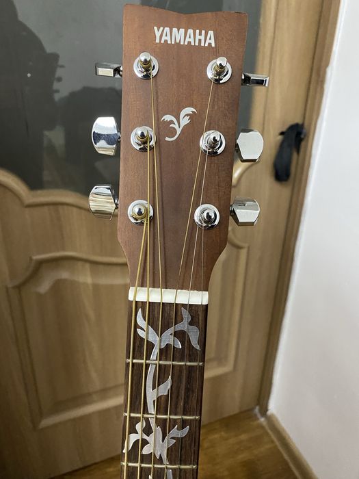 Продается гитара Yamaha F310 + Чехол + Капо + Стойка