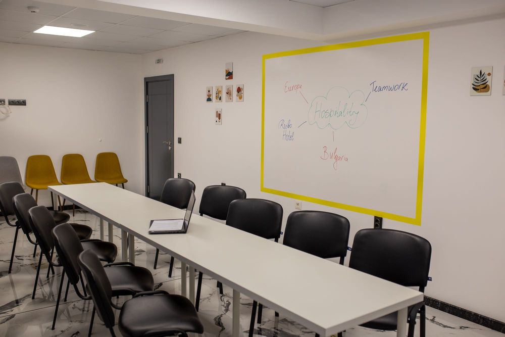 Дава се под наем Зала за събития в Шумен, 5-ти полк -  кв.м за 12.75 € - Снимка #1