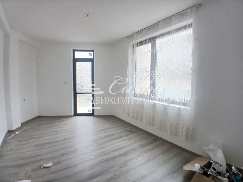 Продава се Двустаен апартамент в Шумен, Томбул джамия - 68 кв.м за 1013 €/кв.м - Снимка #2