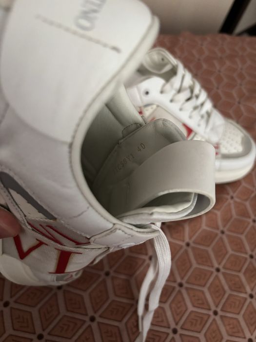 Adidasi Valentino Garavani