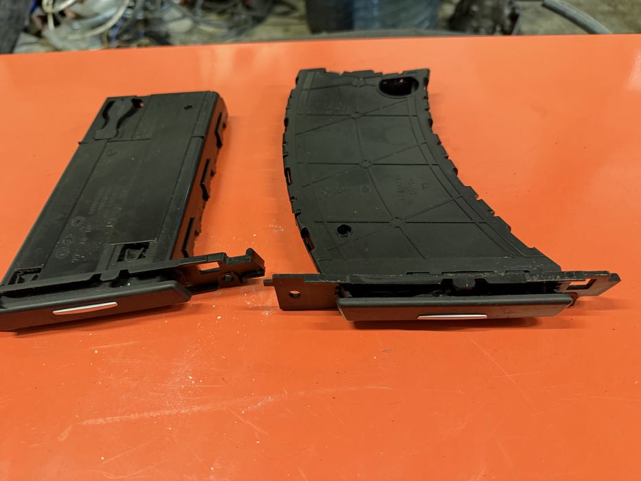 Поставки за чаши за BMW E90 E91 E92 E93