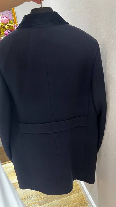 Продается пальто от бренда Gucci.