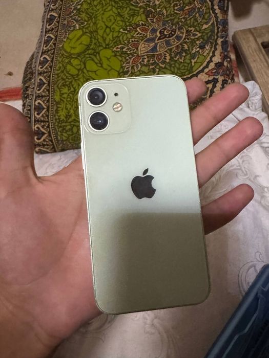 IPhone 12 mini och yashil