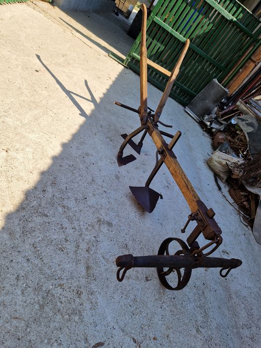 Plug vechi pentru muzeu, expoziție pentru un cal