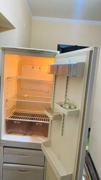 Холодильник сотилади