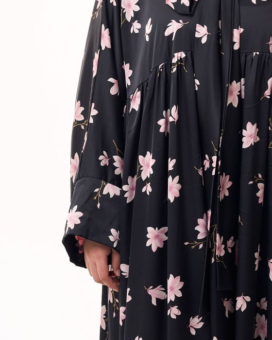 Ko‘ylak yengil, nafis va tanaga yoqimli sholk matodan tikilgan. Срочно