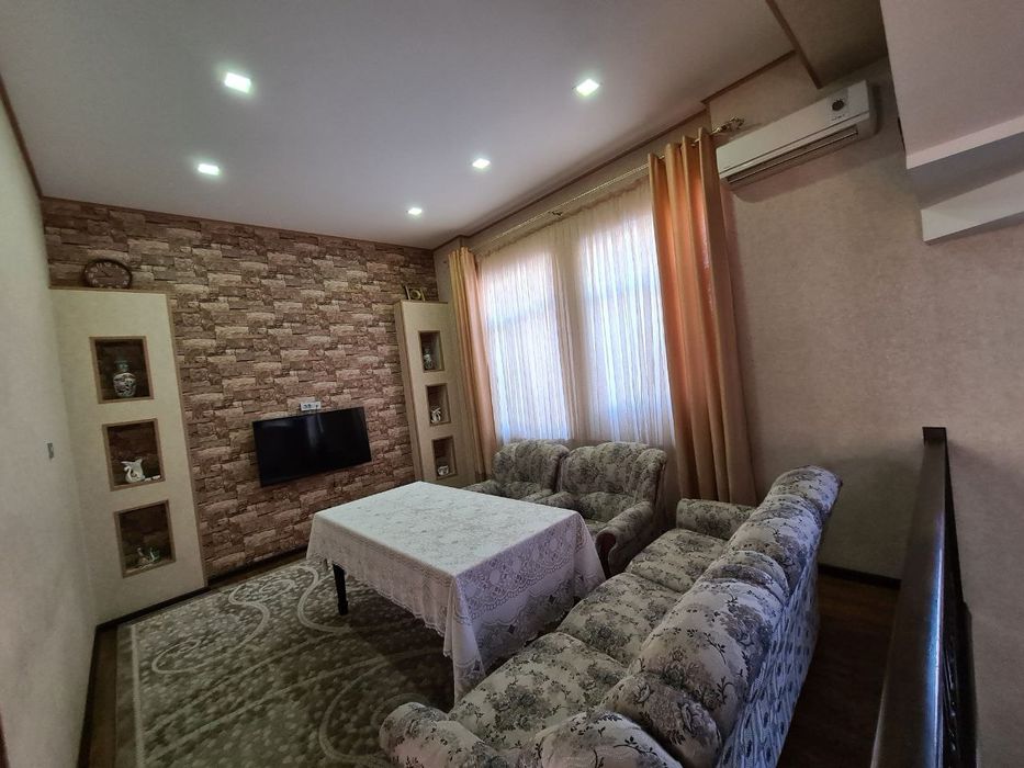 Продам новый 2 этажный, 3-х уровневый дом по улице