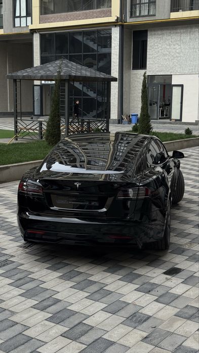 Tesla model S p100D