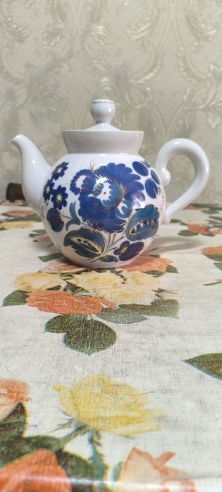 Продаётся заварочный чайник.