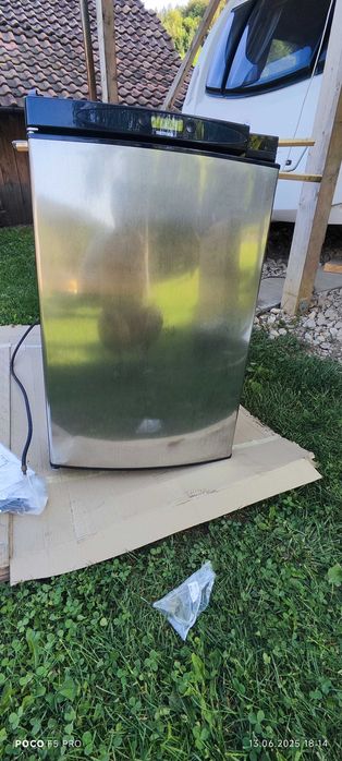 Хладилник каравана 12/220 V работи и на газ