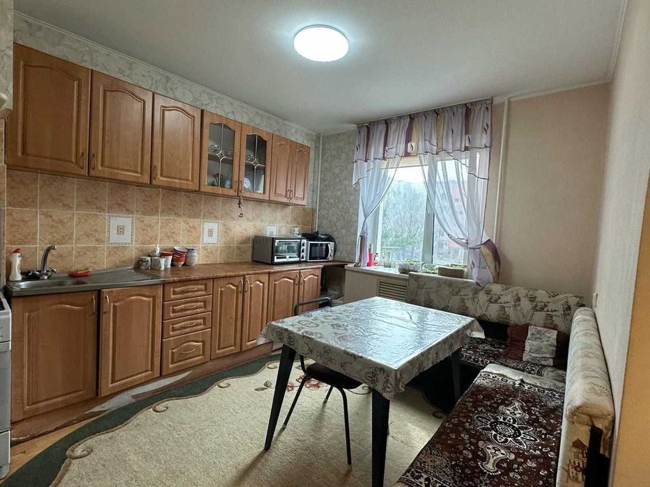 Продам 3-комнатную квартиру в 8 мкр