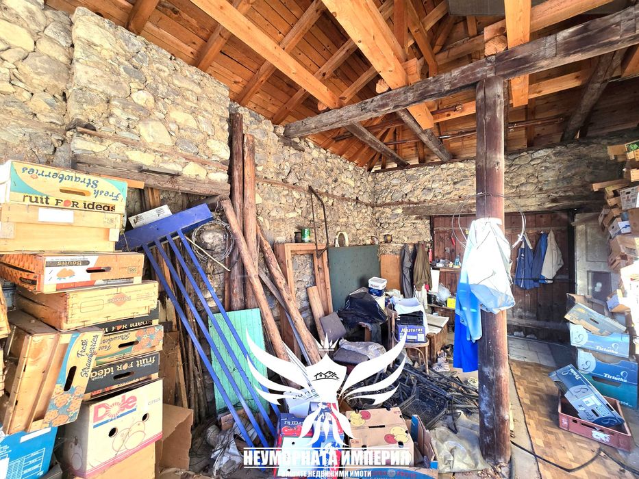 Четириетажна къща с постройки 394РЗП с широк двор 370кв. в гр.Смолян