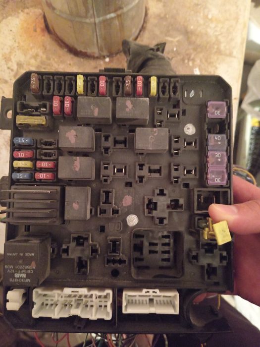 Блок предохранитель митсубиши оутландер