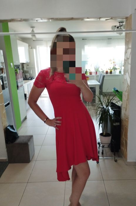 Rochie eleganta cu dantela in partea de sus