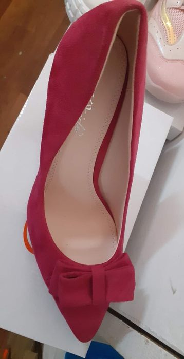 Vand pantofi din piele intoarsa