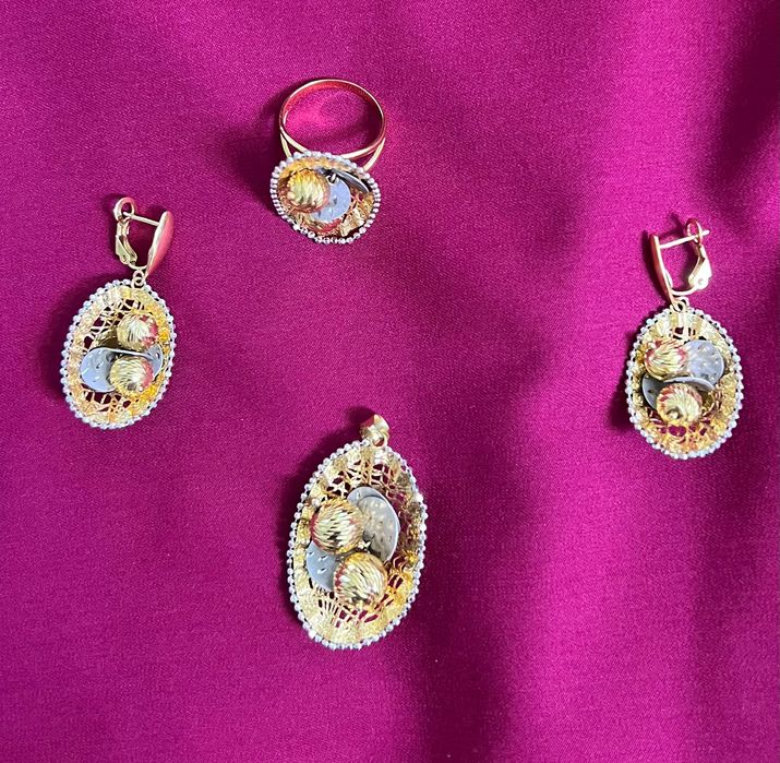 Красивый комплект золота (кольцо, серьги, кулон), 585 проба (14 К)