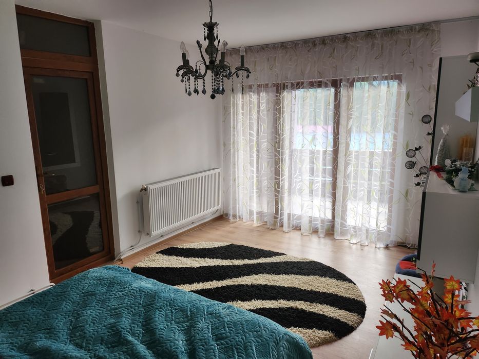 Închiriez casa și grădină