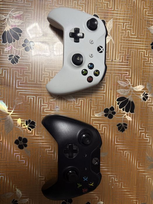Xbox one cu 2 manete