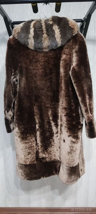 Шуба мутоновая с песцом
