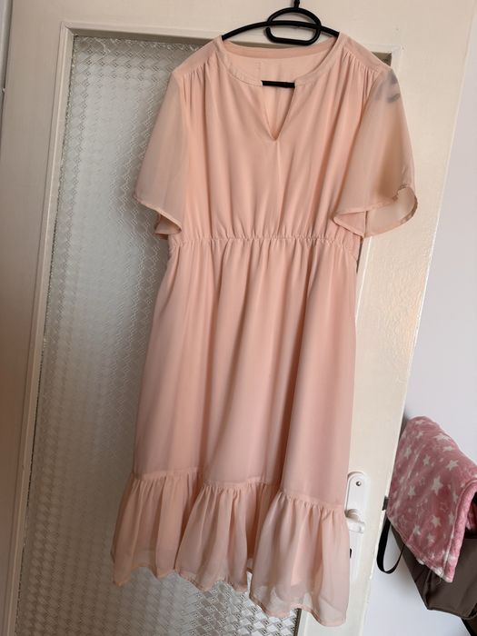 Продавам женски дрехи