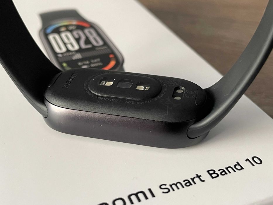 Смарт гривна Xiaomi Smart Band 10