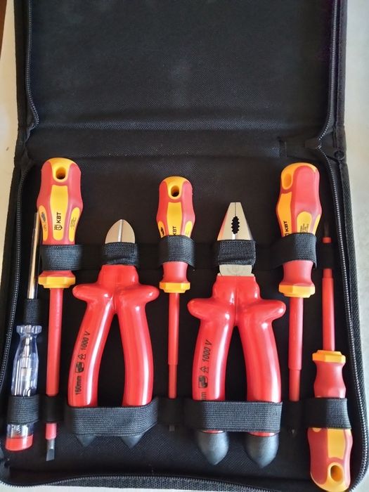 Набор изолированного инструмента электрика НИИ-09 КВТ