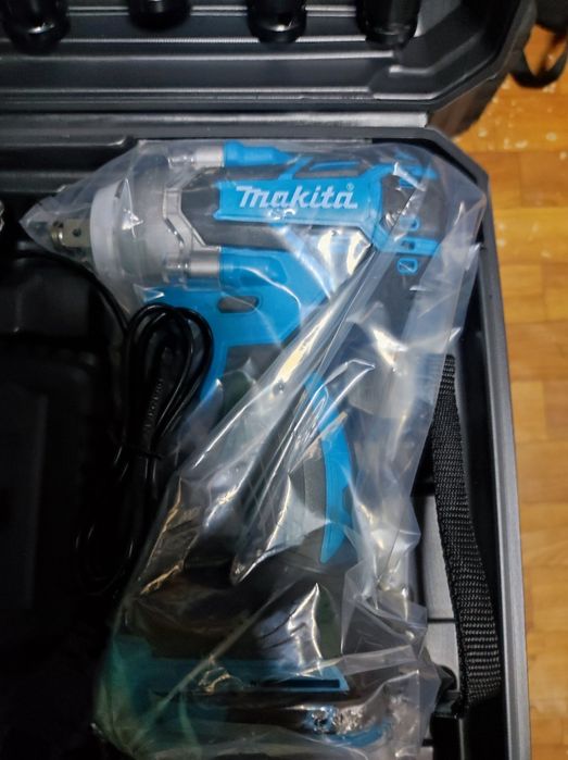 Гайковёрт.  Makita