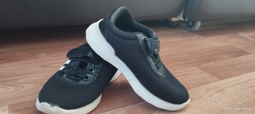 Детские кроссовки