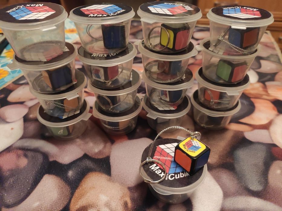 Эксклюзивный брелок Кубик Рубика