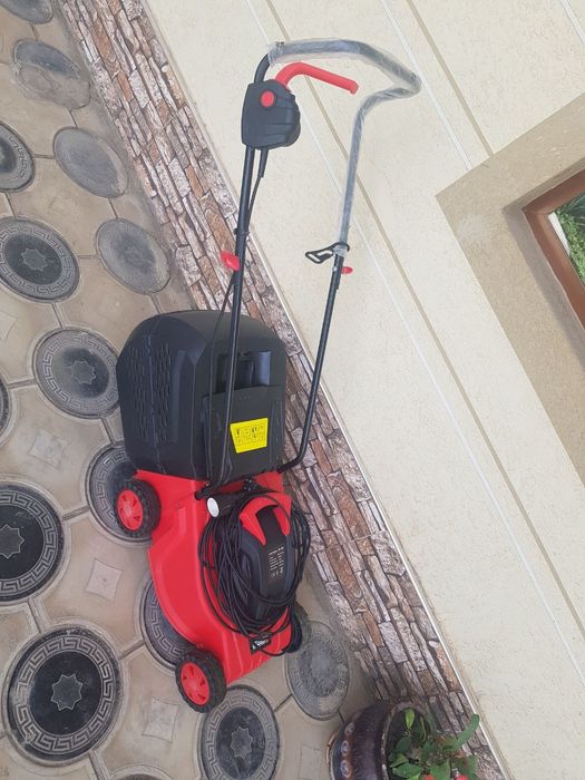 Газонокосилка электрическая