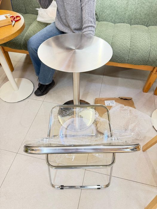 Стол и стулья