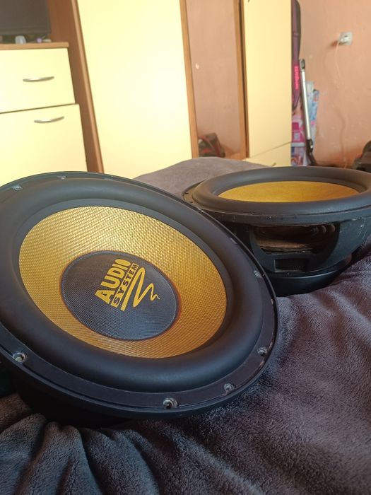 Продавам два баса audio system x-ion12