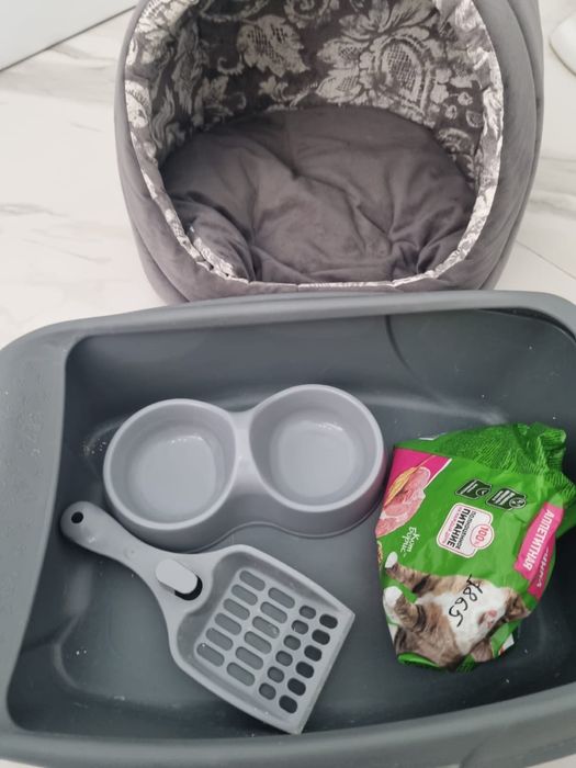 Домик для кошки и лоток