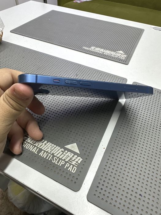Продам iPhone 13 в идеальном состоянии