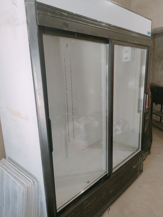 Продам холодильник магазин