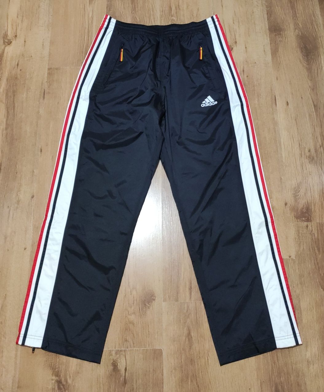 Pantaloni Adidas vintage din fa m rimea M L Botosani OLX.ro