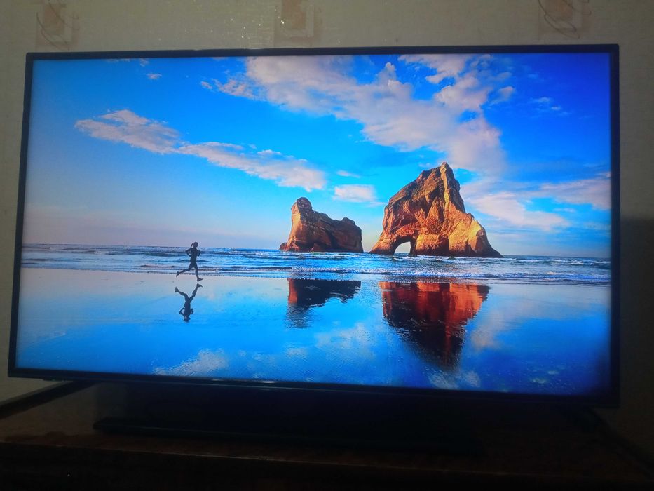 40" FullHD 1920x1080 телевизор черного цвета Yasin LED-40E59TS