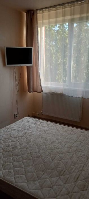 Închirierez apartament cu 2 camere