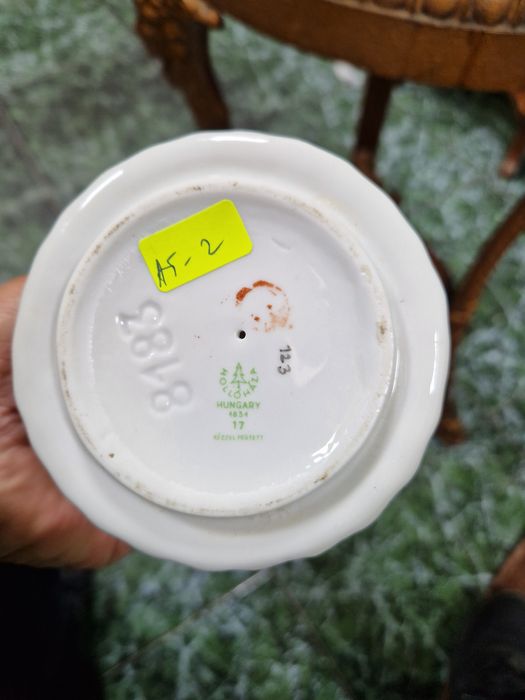 Прекрасна антикварна  унгарска порцеланова фигура Hollohaza