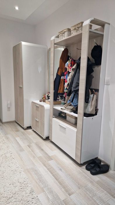 Портманто с шкаф и огледало