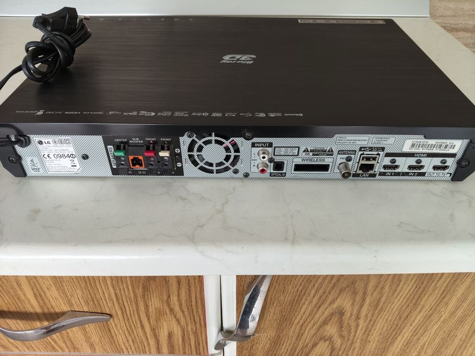 LG BH7230, bluray player cu amplificare multicanal, 3D, 4K, USB wifi Bluetooth  DLNA