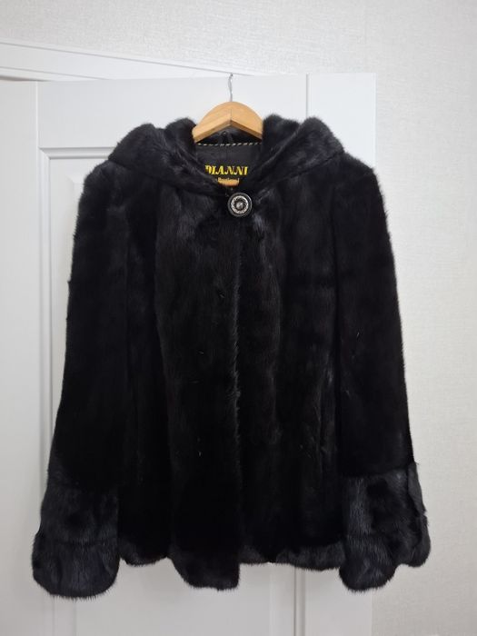 Женская.         шуба