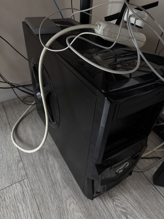 Компьютер ПК клавиатура HyperX мышь Logitech