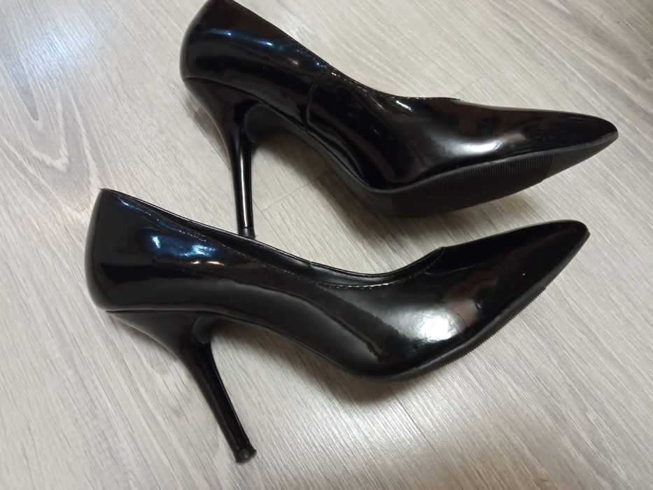 Продам  Женские туфли