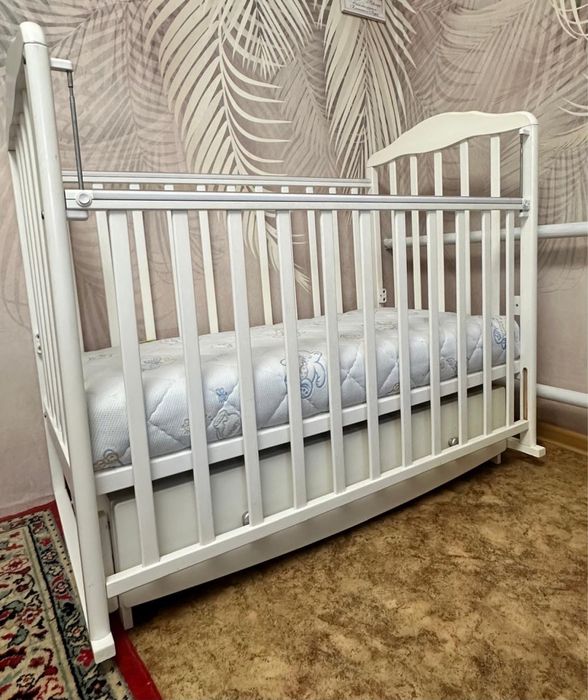 Продам детскую кроватку с матрасом