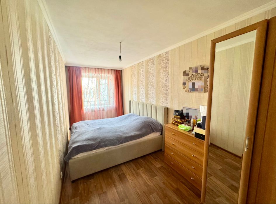 Продаю 4-комнатную квартиру