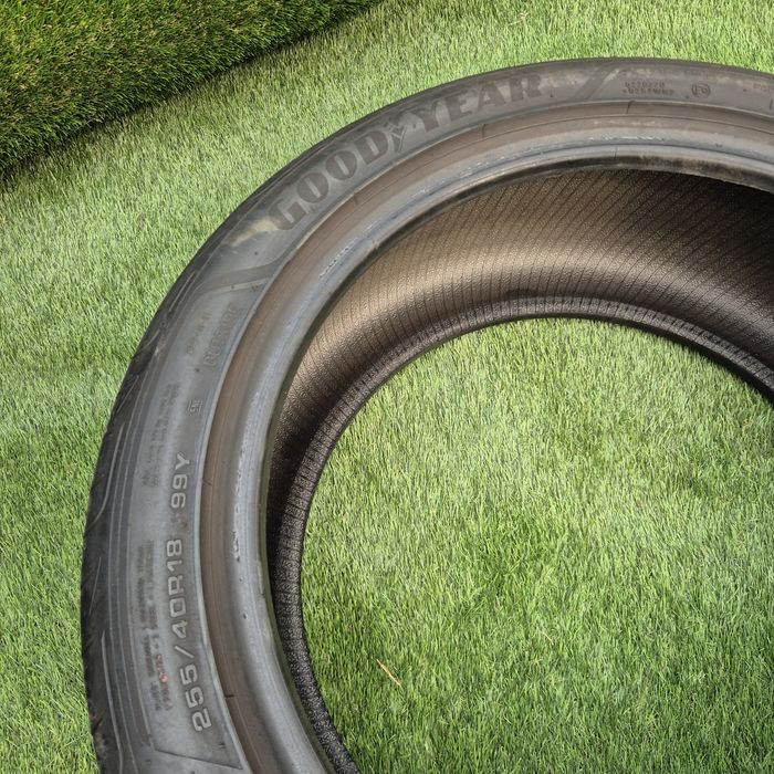 255 40 18 Goodyear 2019
