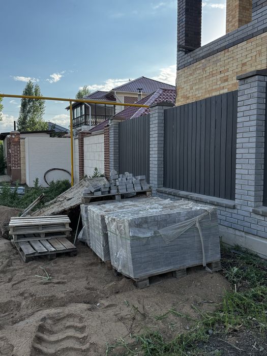 Продается кирпич в цвете графит